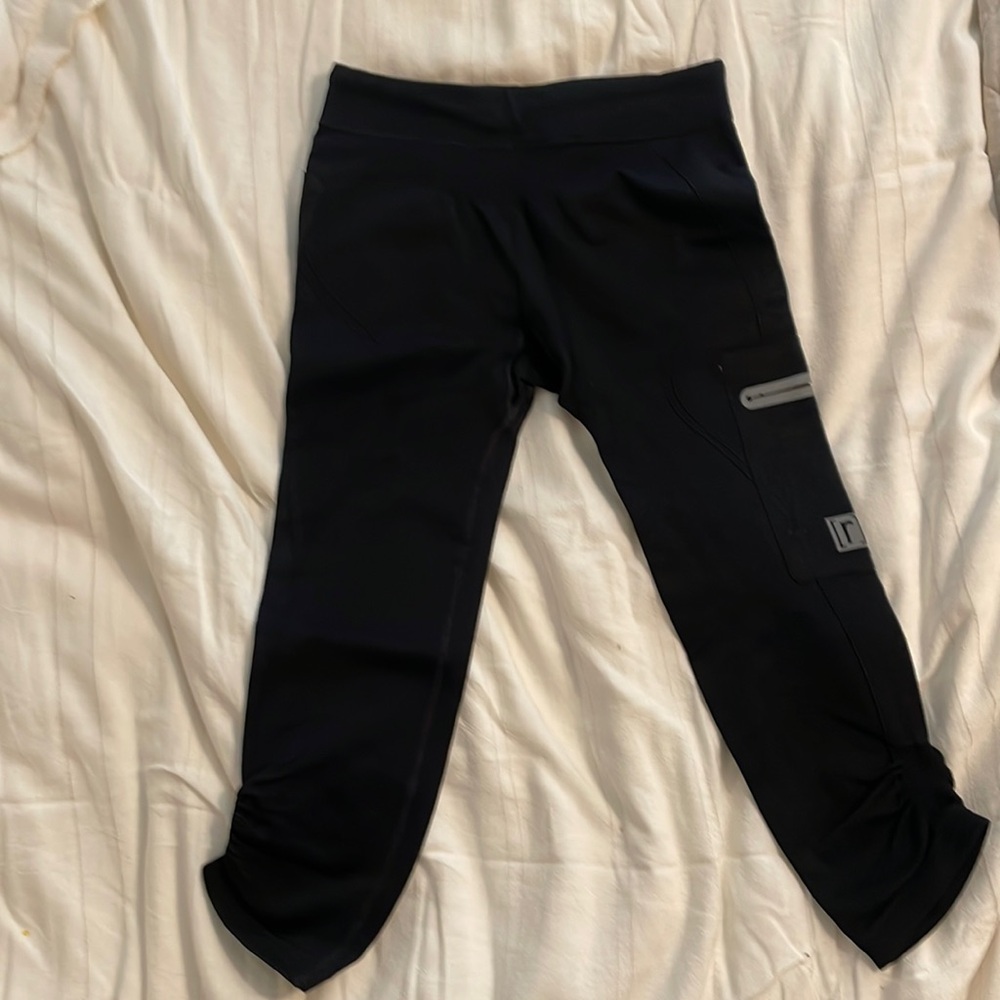 Ruhn size medium compression running capris